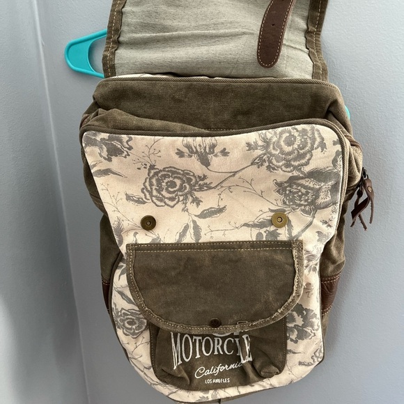 CLEA RAY BACK PACK CANVAS AND LEATHER FLORAL BEIGE AND GREEN COLOR - Picture 2 of 13